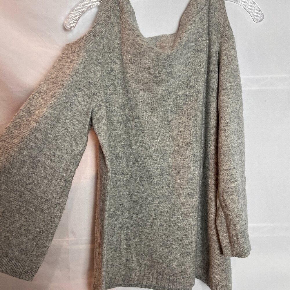 Women's Ann Taylor Grey unique bell sleeve Sweater Size M